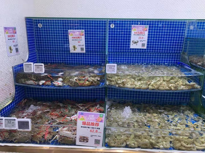 南海鲜美归来 107天休渔期结束，首批红花蟹直抵冰鲜货架